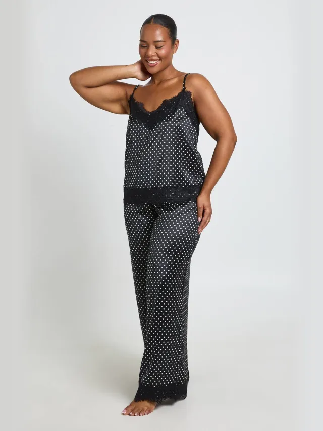 boohoo Dames Plus Satijnen Pyjama Set Met Stippenprint, Kanten Cami En Broek Zwart