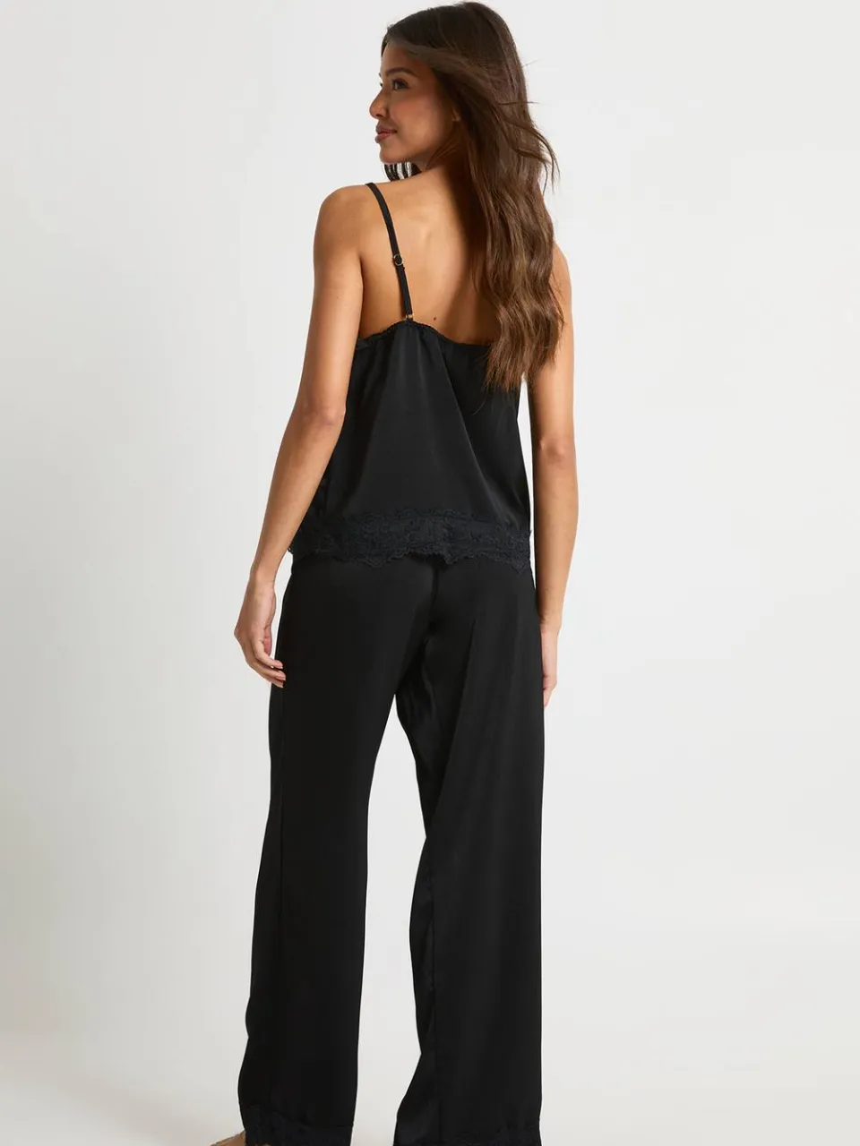 boohoo Dames Cami & Broek Pyjama Set met wimperkant zwart, foto 2