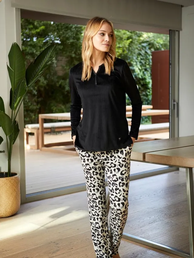 Barandi Damespyjama "Adina" – Zachte Velours – Zwart Shirt & Panterprint Broek