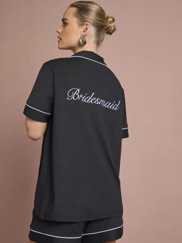 boohoo Dames Bruidspyjama 'bruidsmeisje' Jersey Geborduurd Korte Mouw Shirt & Korte Broek Set zwart, foto 3
