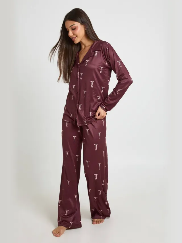 boohoo Dames Pyjamaset Met Strikjesprint En Lange Mouwen & Broek Chocoladebruin