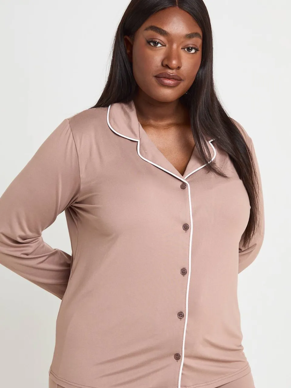 boohoo Dames Pyjama Set Met Pijpdetail Lange Mouwen Shirt & Broek Plus Size mokka, foto 3