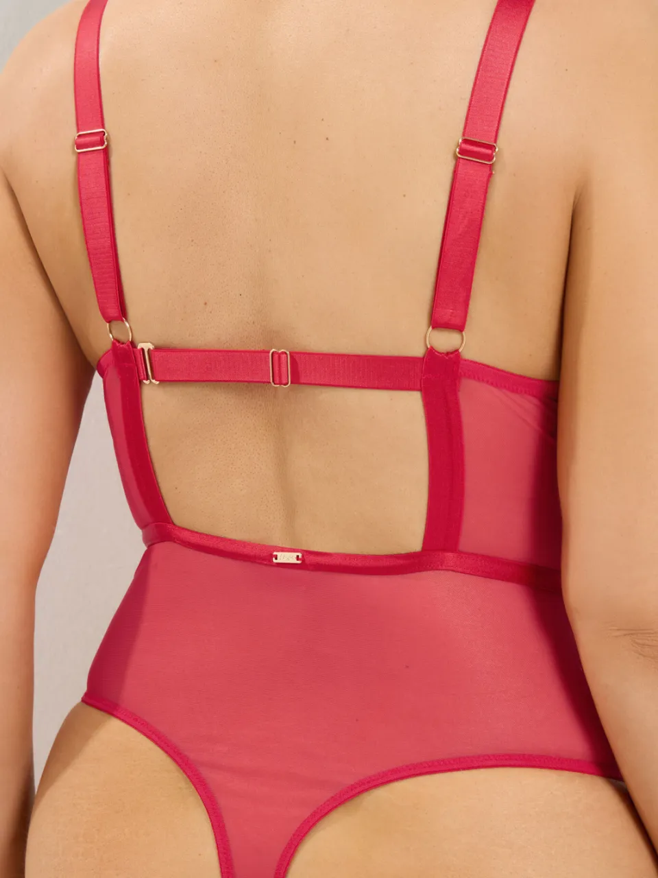 Playful Promises Grote Maten Rode Bodysuit Met Bandjes En Geborduurde Bloemen rood, foto 5