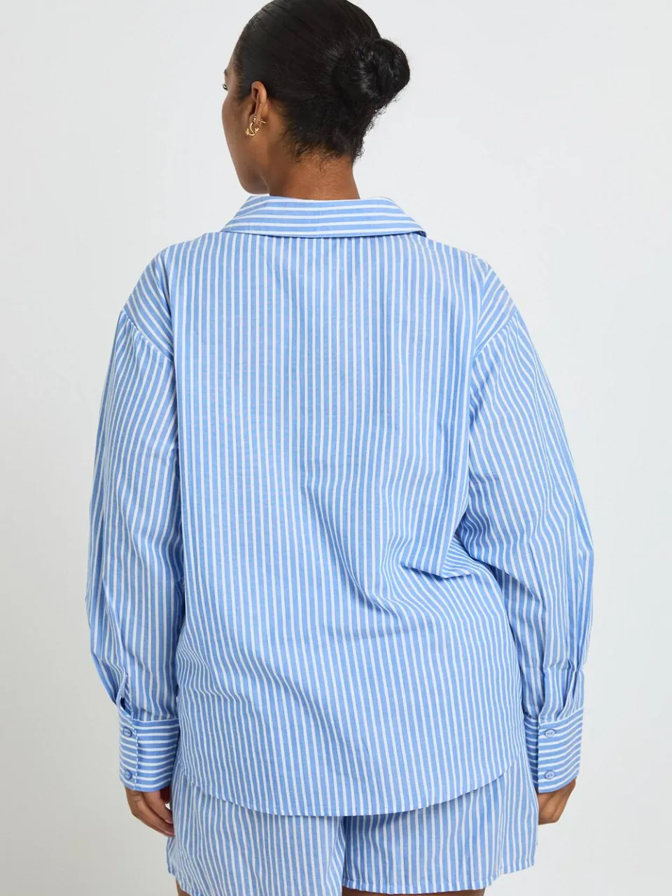 boohoo Dames Plus Katoenen Gestreept Oversized Pyjamashirt blauw, foto 3