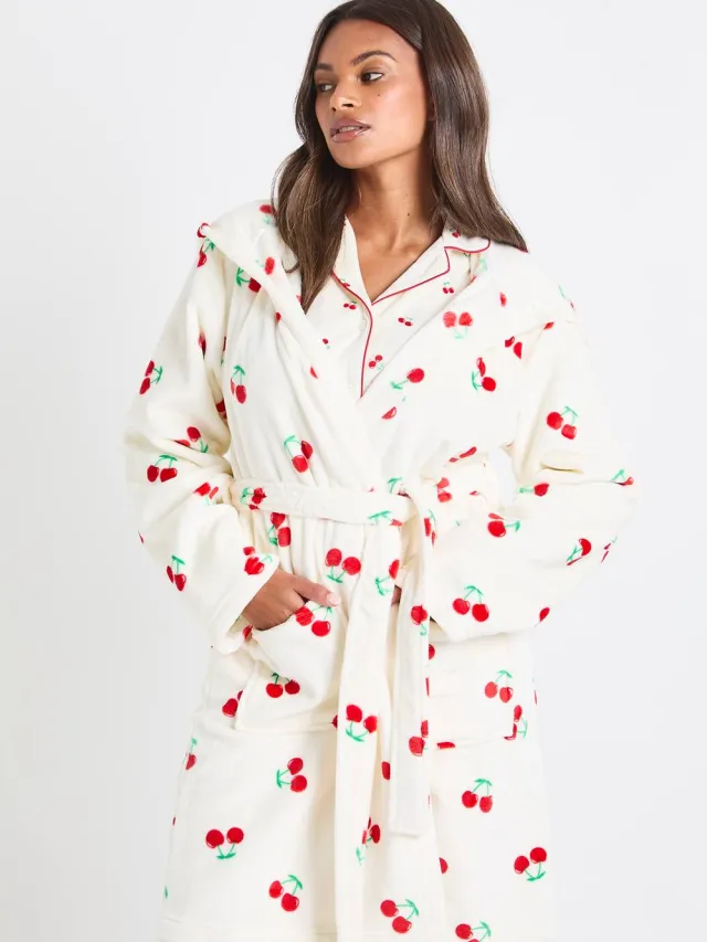 boohoo Dames Cherry Print Korte Pluizige Badjas crème, foto 2