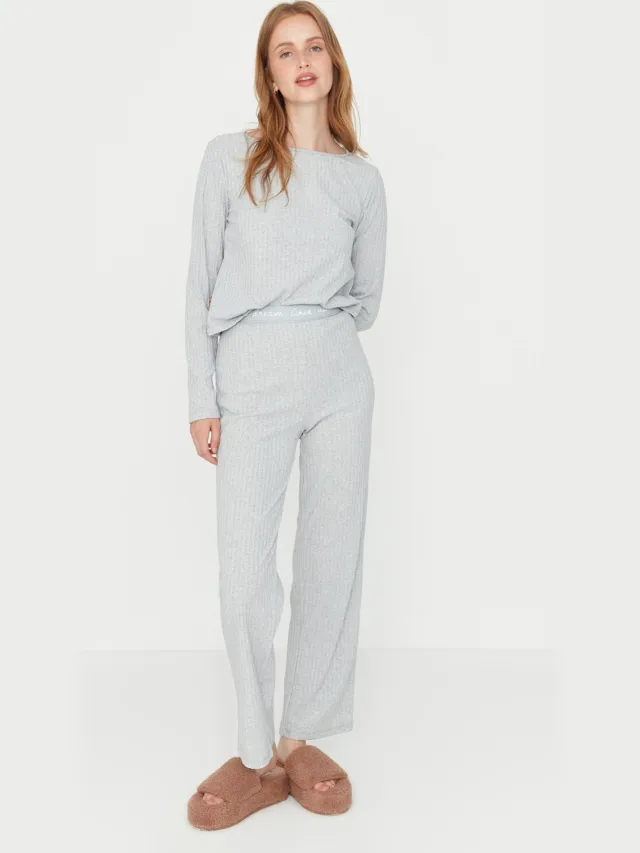 Trendyol Vrouwen Ronde hals Pyjama Set 2 pak Grijs