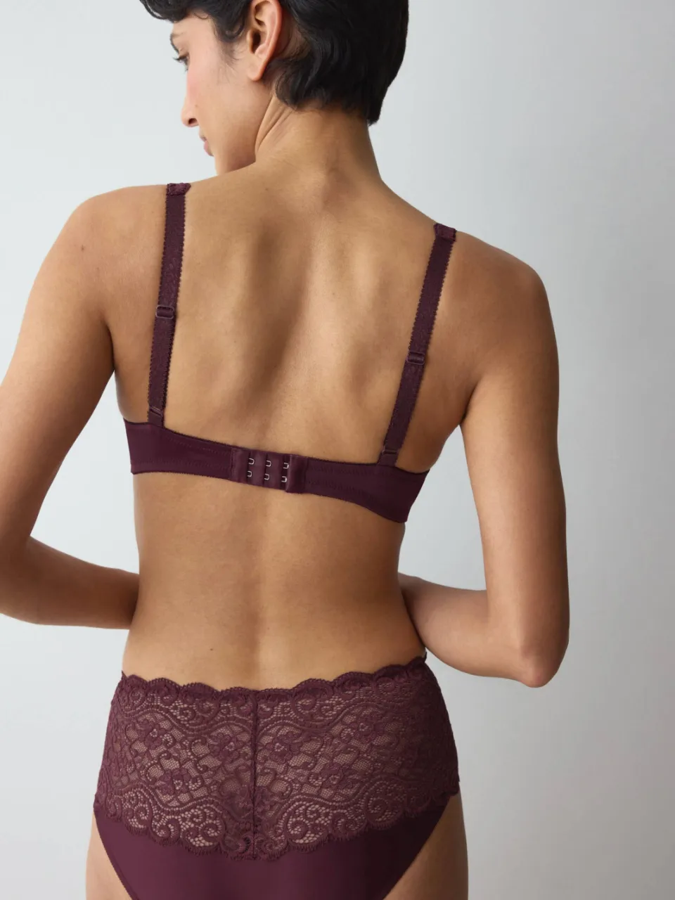 Triumph Amourette voorgevormde kanten beugel-bh aubergine, foto 4