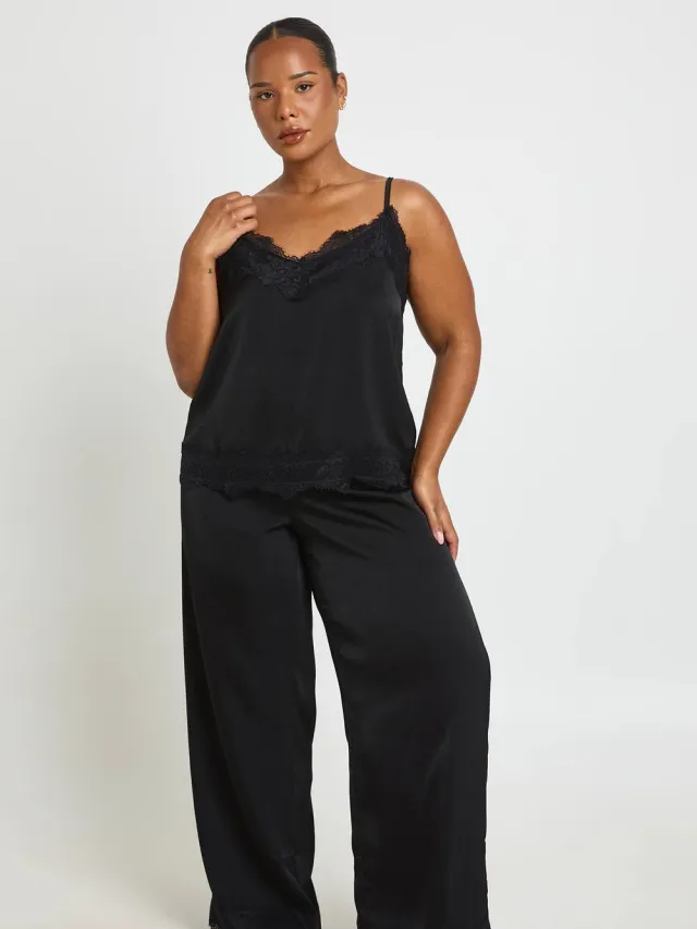 boohoo Dames Plus Satijnen Kanten Cami En Broek Pyjama Set Zwart