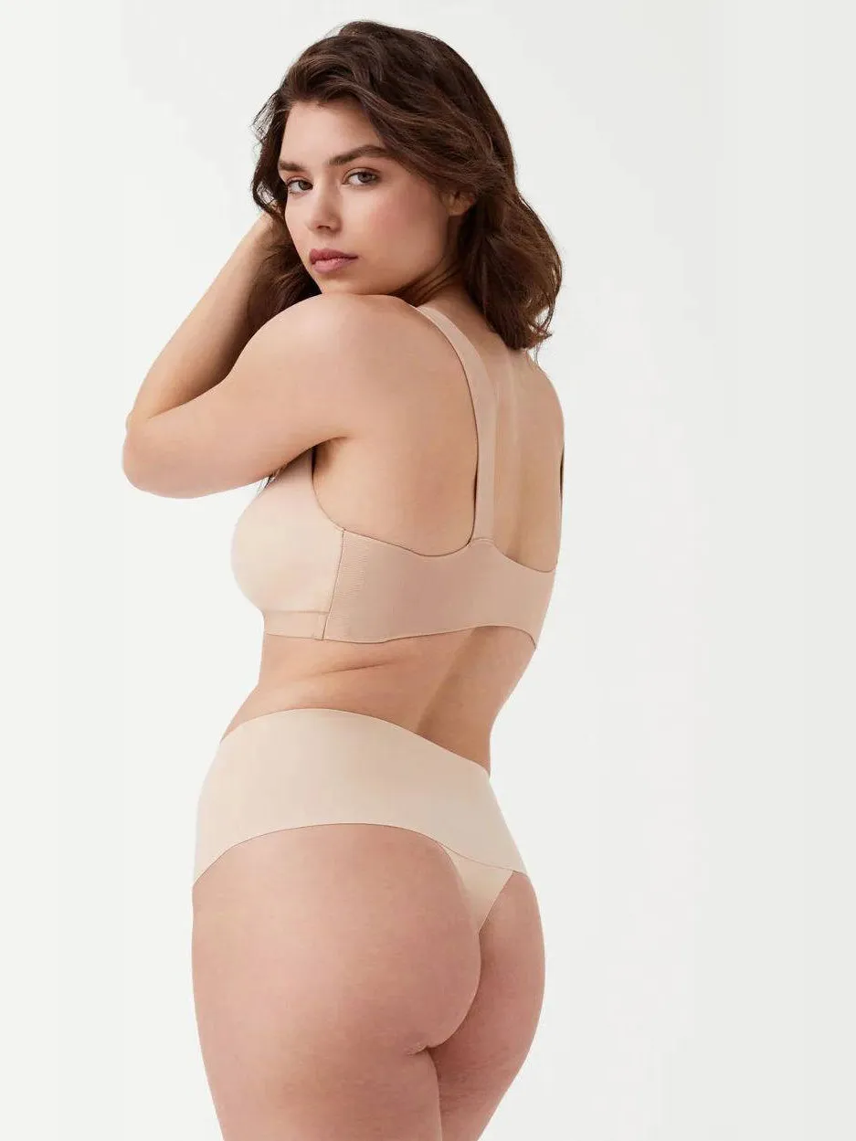 Spanx SPANXsupersmooth™ Undie-tectable seamless licht corrigerende string lichtbeige, foto 4