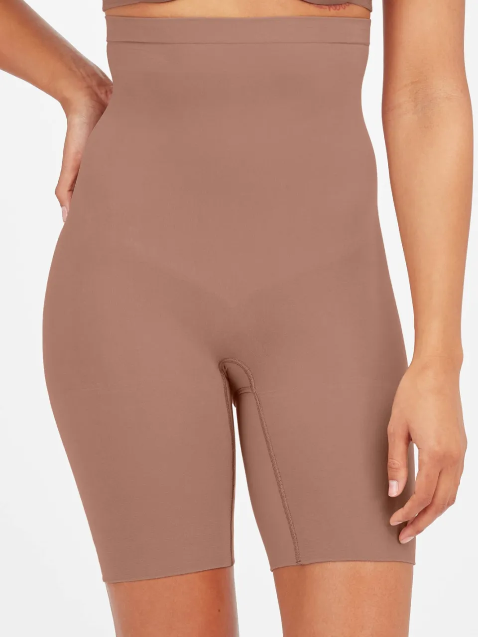 SPANX SPANXsculpt™ Seamless Power seamless high waist sterk corrigerende short donkerbeige, foto 5