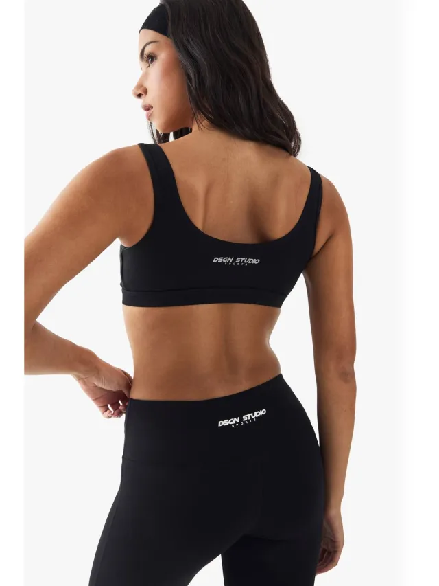 boohoo Dames DSGN Studio Sport Zip Voorkant Lichte Ondersteuning Gevoerde Sport BH Zwart