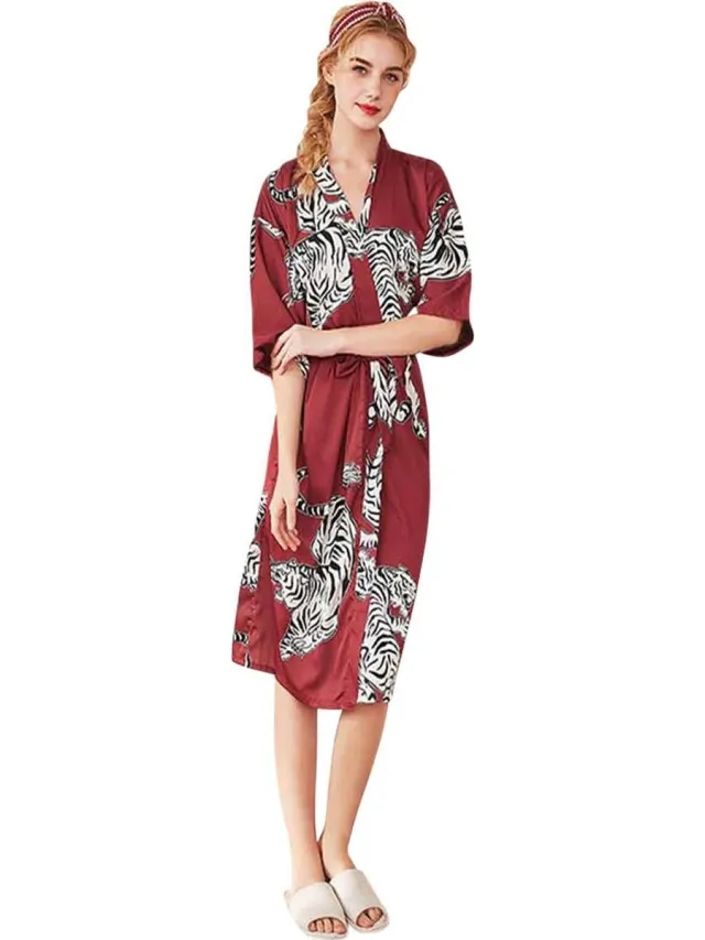 Satin-luxury Satijnen kimono – dames – rood – tijgers – Onesize (36-40) Satin- Luxury – satijnen badjas - 100% satijn polyester bordeauxrood