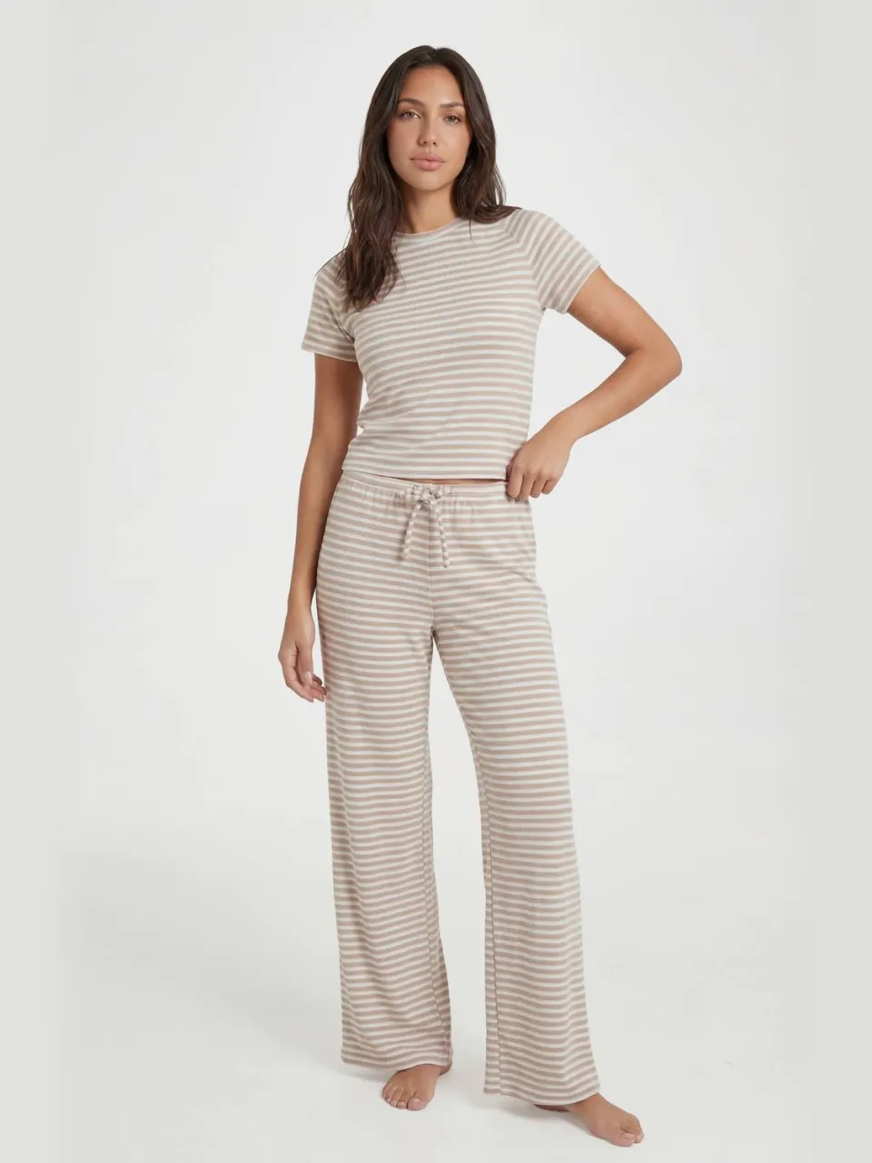 boohoo Dames Geborsteld Jersey Gestreepte Baby Tee & Broek Pyjama Set beige, foto 4