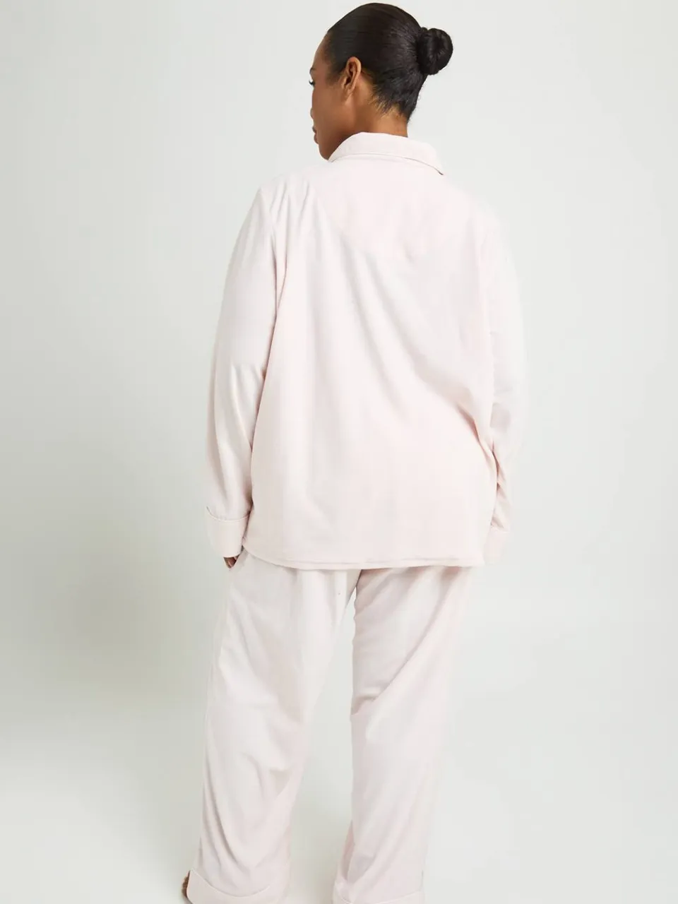 boohoo Dames Plus Baby Fleece Pyjama Set Met Paspeldetail Shirt Met Lange Mouwen & Broek lichtroze, foto 2