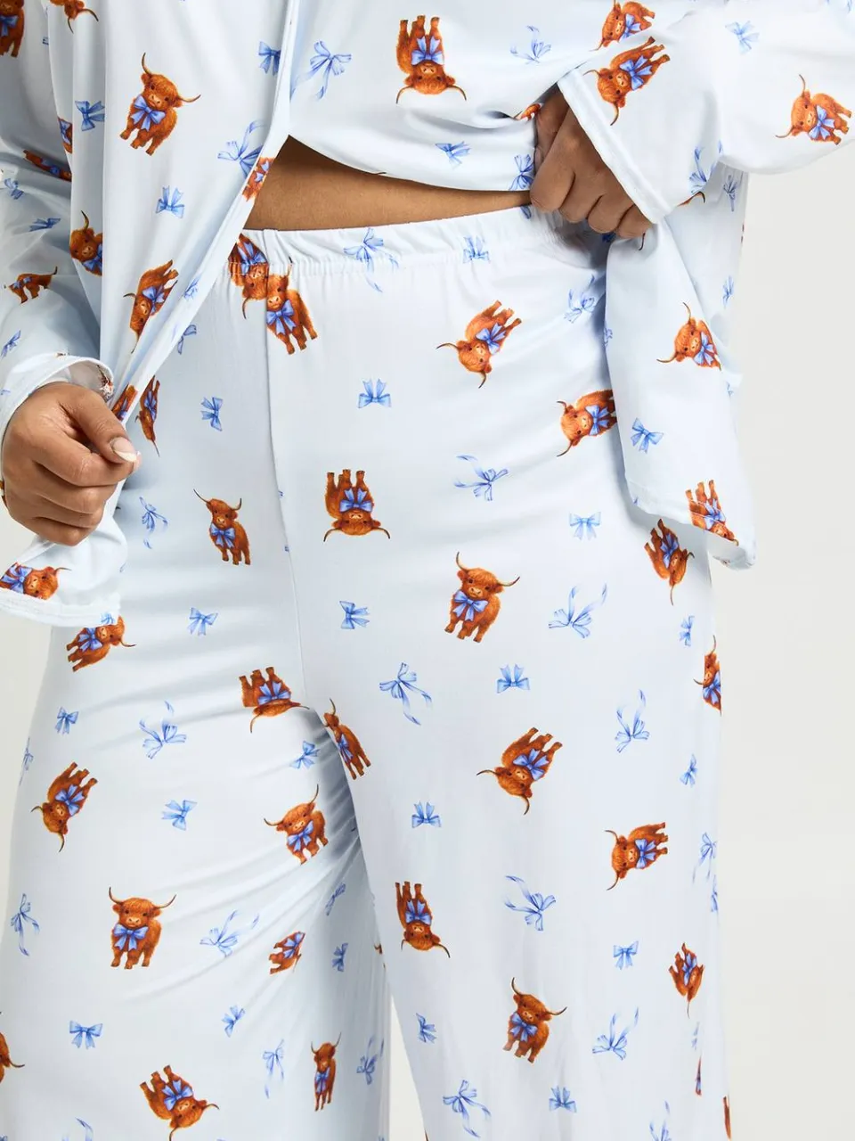 boohoo Dames Plus Schotse Hooglander Print Lange Mouw Shirt En Broek Pyjama Set blauw, foto 4