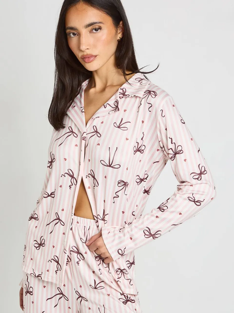 boohoo Dames Pyjama Set Met Strikprint, Lange Mouwen En Broek baby roze, foto 3