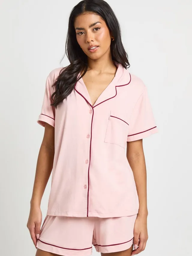 boohoo Dames Jersey Pyjama Set Met Pijpdetail Korte Mouwen Shirt & Shorts Lichtroze