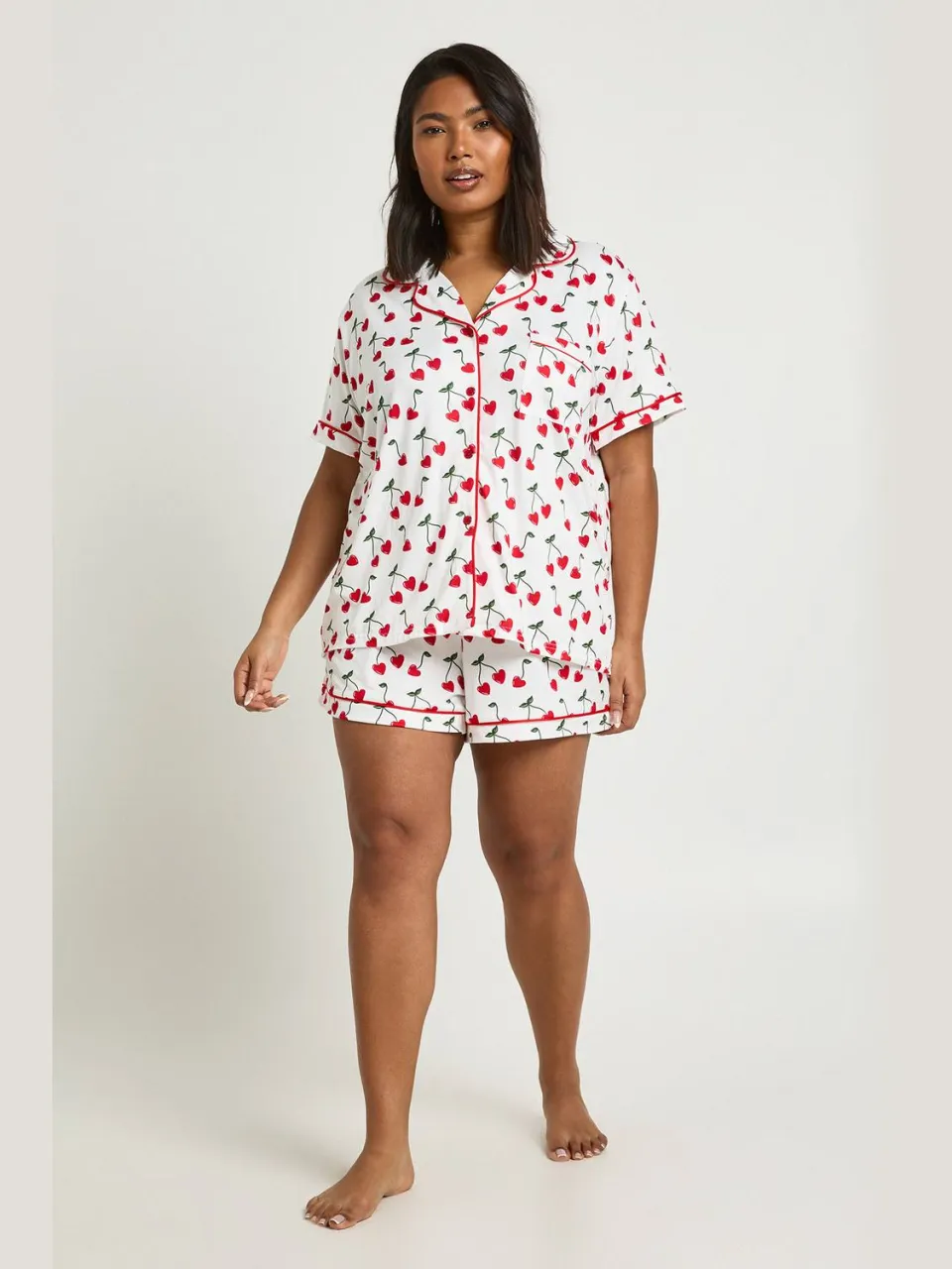 boohoo Dames Plus Valentijnsdag Hart Kersen Print Korte Mouw Shirt & Korte Pyjama Set wit, foto 3