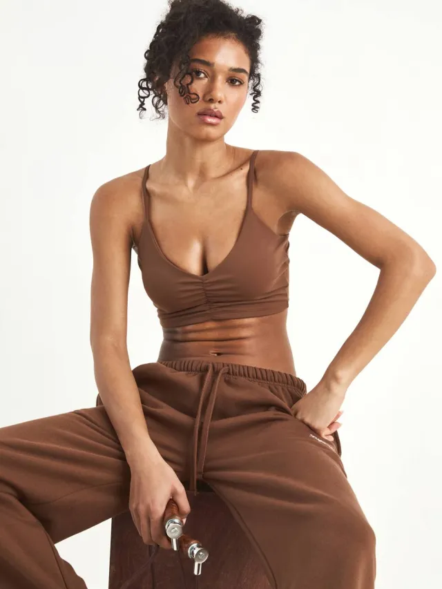 DSGN Studio Dames Dsgn Studio Ultra Sculpt Gerimpelde Interne Padding Sport Bh Mokka