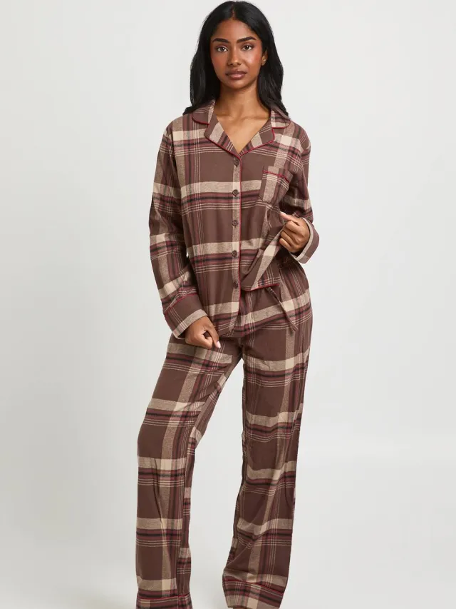boohoo Dames Kerst Geborsteld Geruit Pyjama Set Met Shirt Met Lange Mouwen En Broek Chocoladebruin