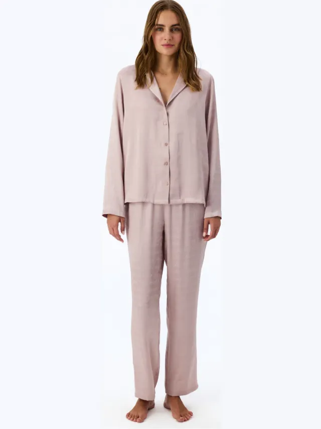 Penti Pastel Romantic Satin pyjamaset met blouse met lange mouwen en broek met sloganpatroon Paars