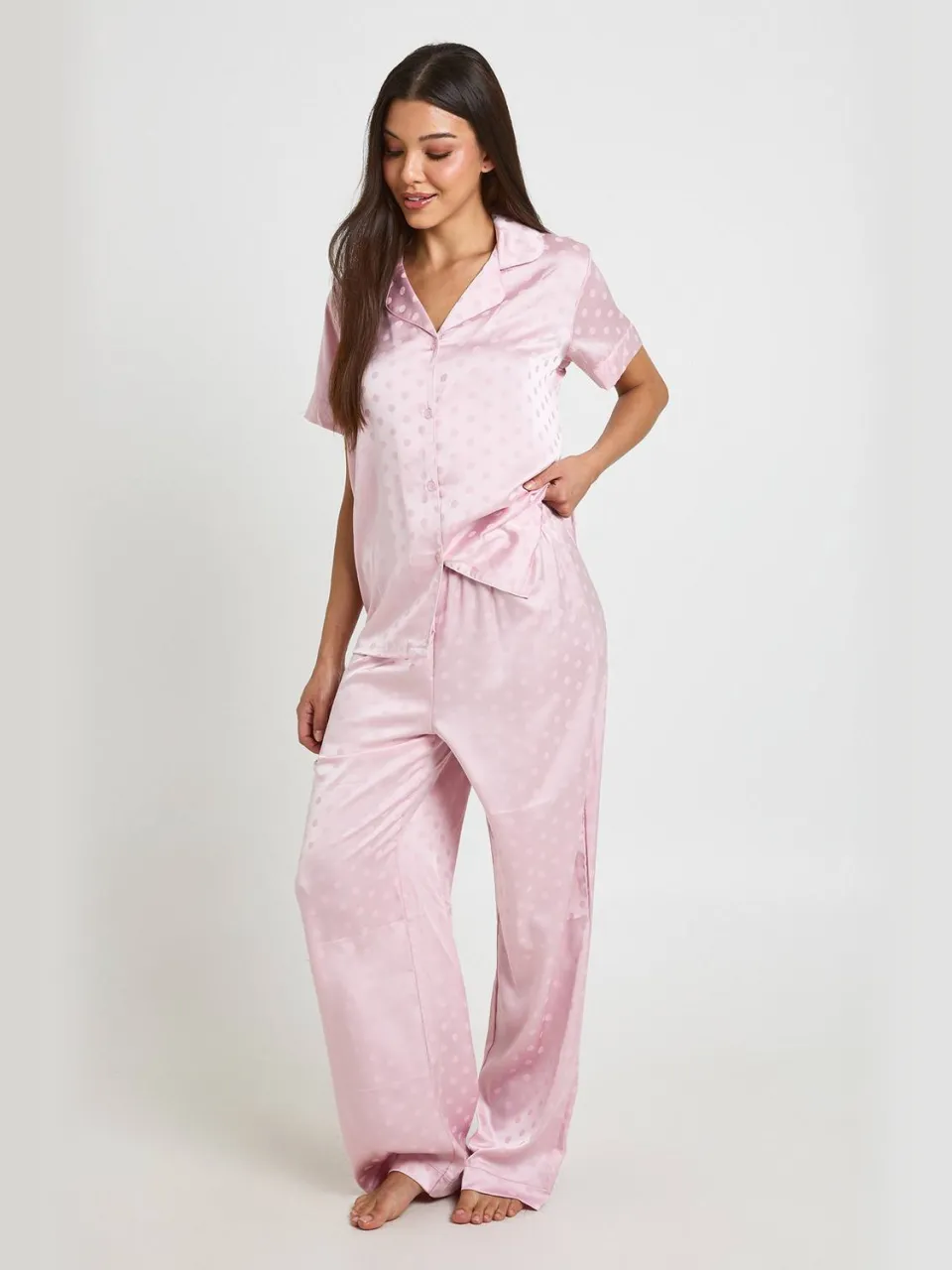 boohoo Dames Satijnen Pyjama Set Met Korte Mouwen En Jacquard Polkadot Patroon - Shirt En Broek lichtroze, foto 2