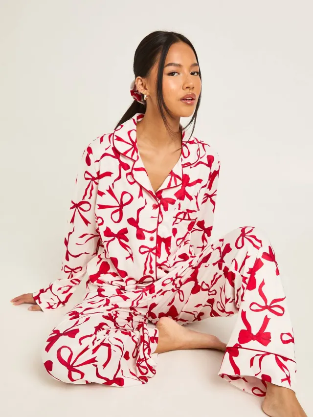 boohoo Dames Petite Oversized Strik Print Lange Mouw Shirt & Broek 3-Delige Pyjama Set Crème
