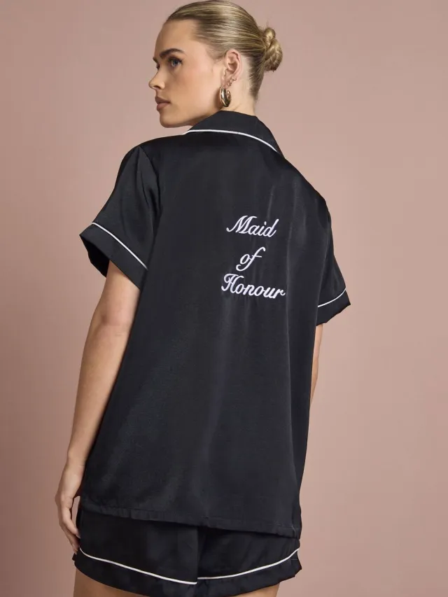 boohoo Dames Bruidspyjama 'Maid Of Honor' Satijn Geborduurd Korte Mouw Shirt & Shorts Set zwart, foto 2