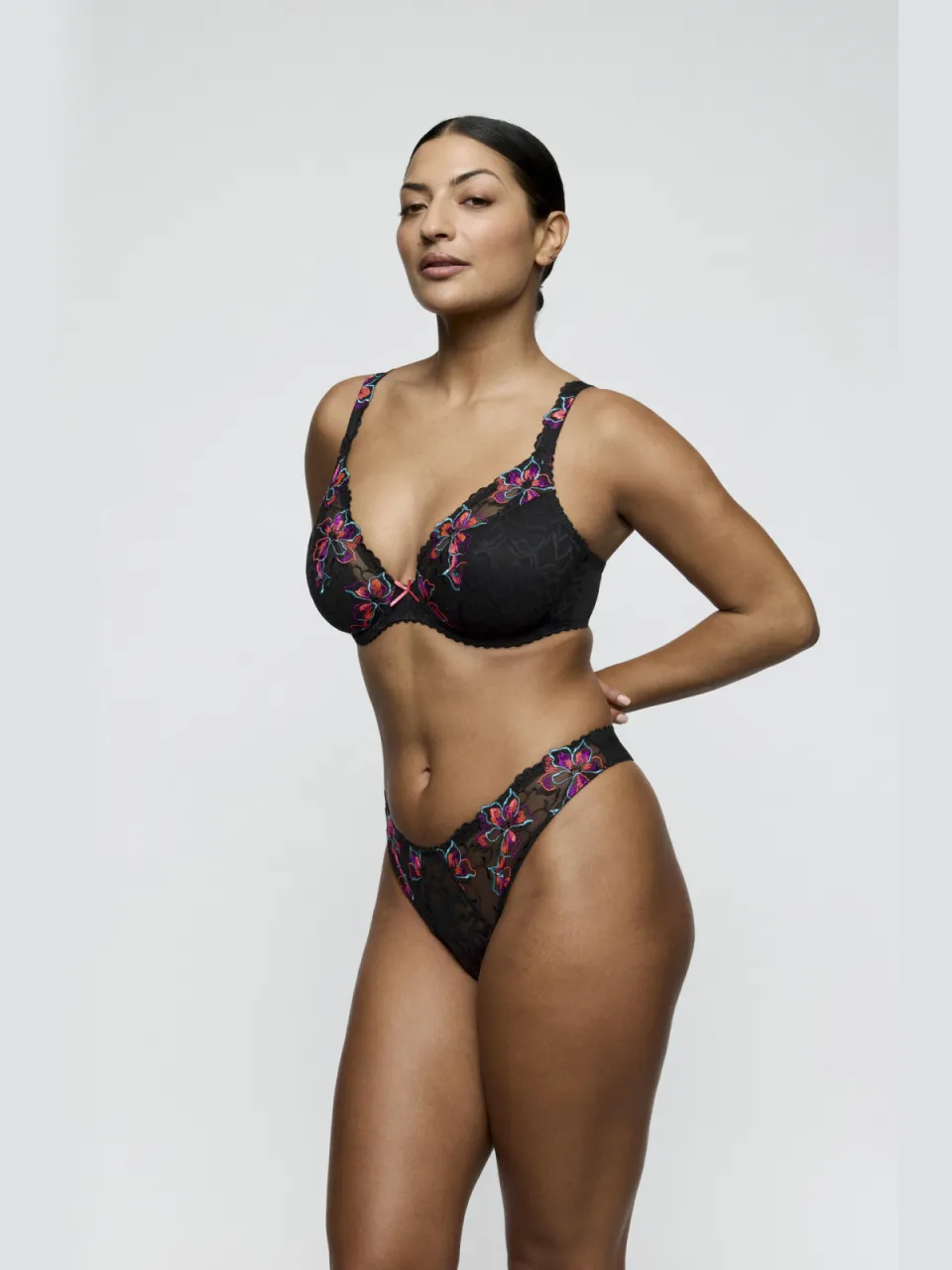PrimaDonna Miyara string zwart, foto 5
