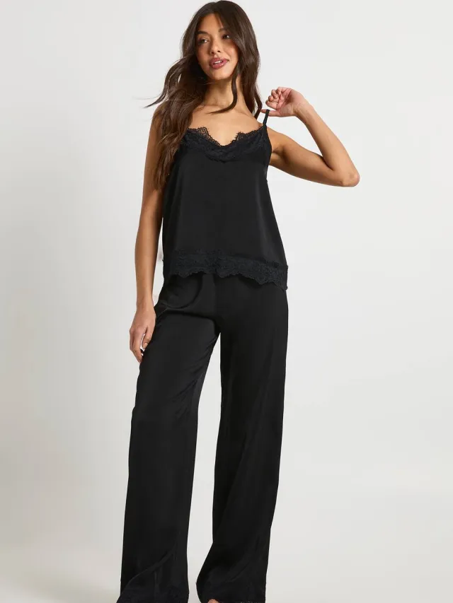 boohoo Dames Cami & Broek Pyjama Set met wimperkant Zwart
