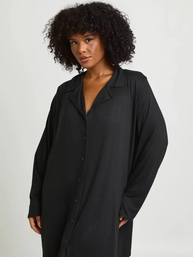 boohoo Dames Plus Nachthemd Met Lange Mouwen Zwart