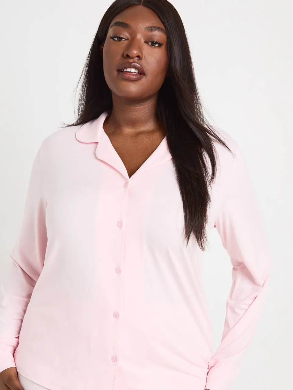 boohoo Dames Plus Zachte Touch Doorknoop Shirt En Broek Pyjama Set lichtroze, foto 2