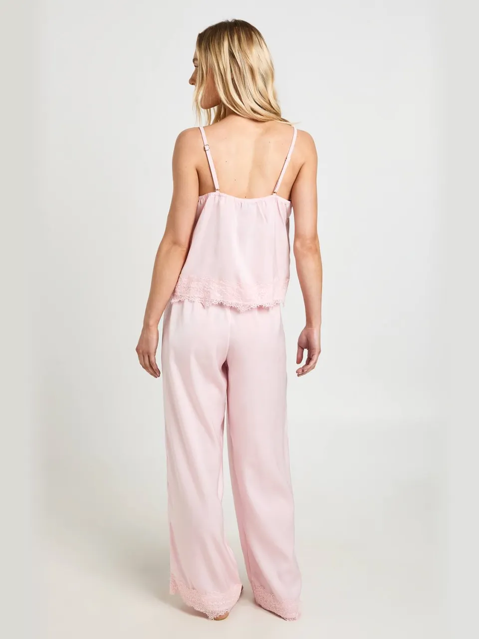 boohoo Dames Petite Pyjamaset Met Hemdje En Broek Met Wimperkanttrim roze, foto 2