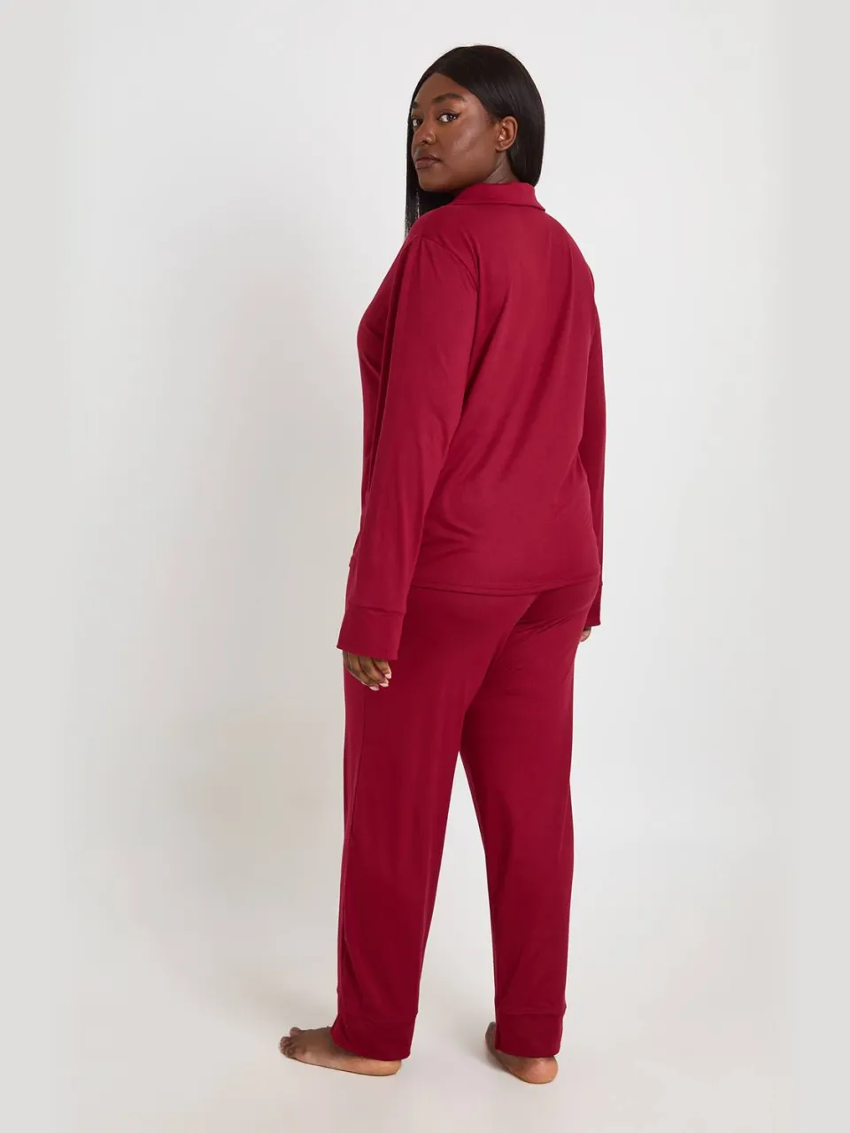 boohoo Dames Plus Zacht Aanvoelende Pyjamaset Met Knoopsluiting Shirt En Broek bordeaux rood, foto 2
