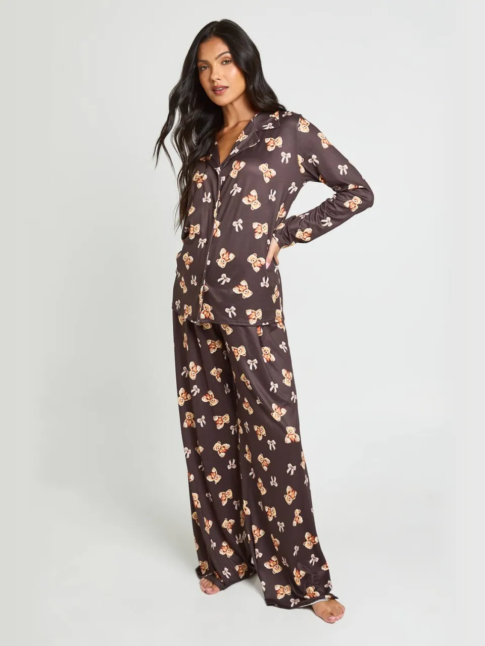 boohoo Dames Zwangerschaps Pyjamaset Met Berenprint - Shirt Met Lange Mouwen & Broek chocoladebruin, foto 3