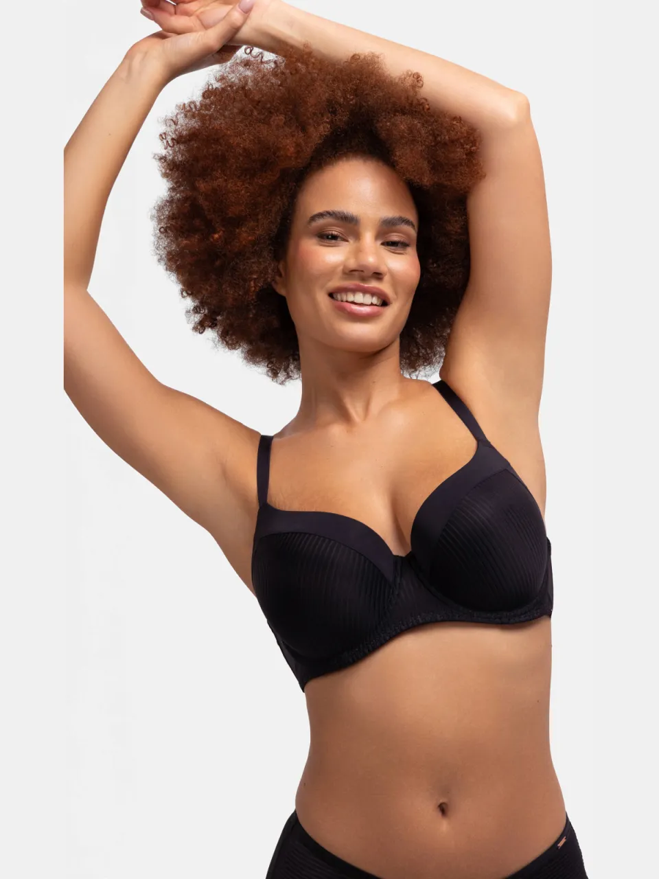 Dorina Curve voorgevormde T-shirt-bh met beugel Carmen zwart, foto 6
