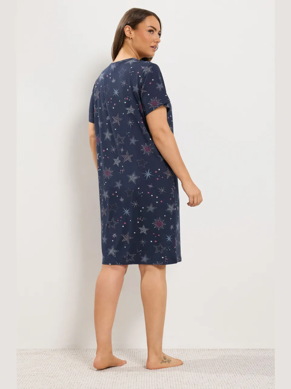 Yours Curve Marineblauw Midaxi Nachthemd Met Mozaïekprint Met Sterren En Knoopjes-44, foto 3