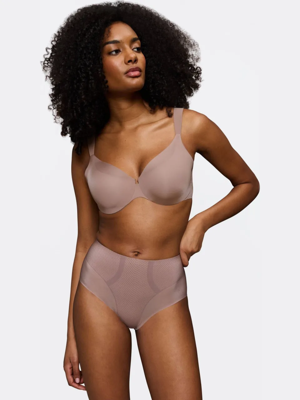Triumph Body Make-Up Illusion Curve minimizer lichtbruin, foto 5