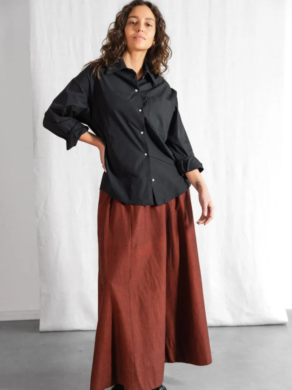 Jyoti - Fair Works dames vegan Maxirok Jharna Rum Raisin Bruin