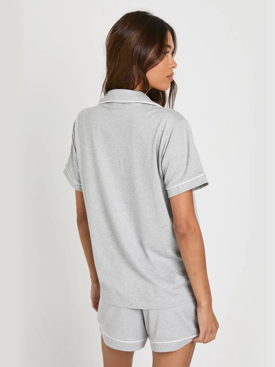 boohoo Dames Pyjama set met jersey pijpdetail, korte mouwen overhemd en korte broek grijze mergel, foto 3