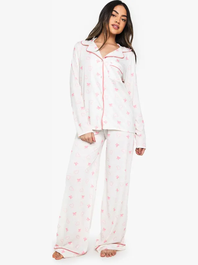 boohoo Dames Bow Print Piping Detail Long Sleeve Shirt & Trousers Pyjama Set Crème