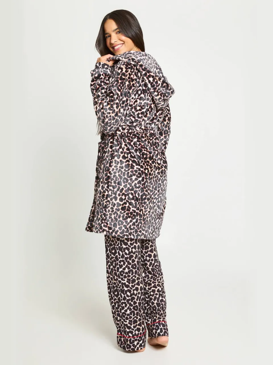 boohoo Dames Dames Bijpassende Familie Luipaardprint Mini Ochtendjas, foto 3