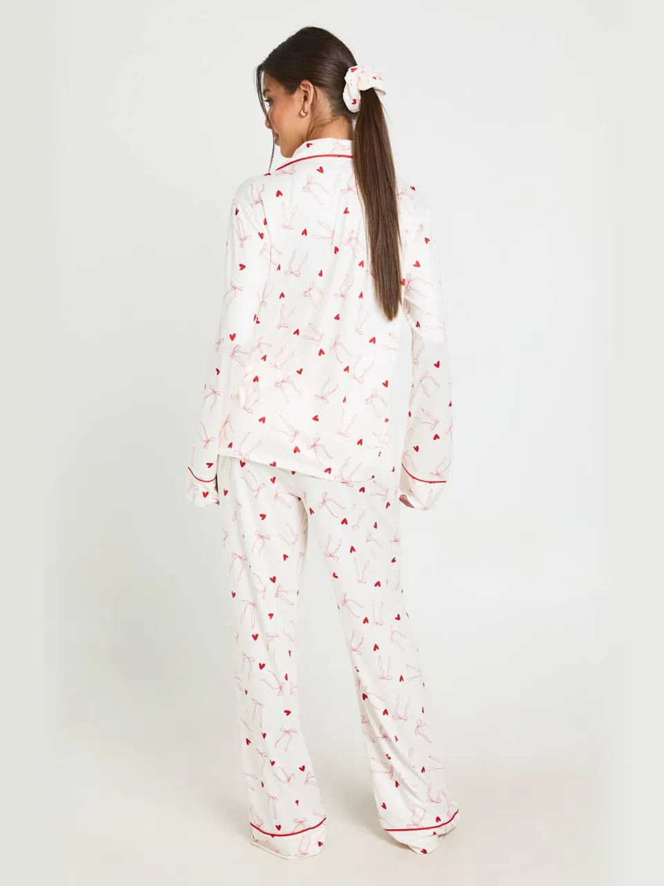 boohoo Dames Pyjama Set Van 3 Stuks Met Hartjes- En Strikprint, Shirt Met Lange Mouwen En Broek wit, foto 2