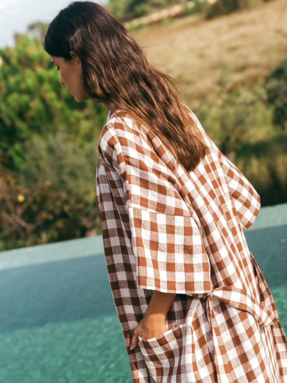 AmourLinen dames vegan Badjas Midnight Mocha Gingham Bruin, foto 2