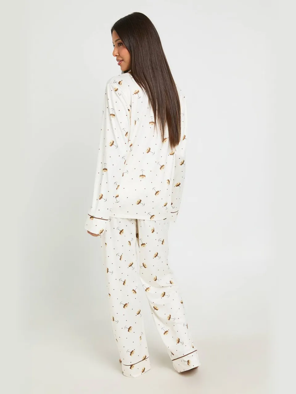 boohoo Dames Espresso Martini Print Pyjama Set Met Shirt En Broek Met Lange Mouwen crème, foto 2