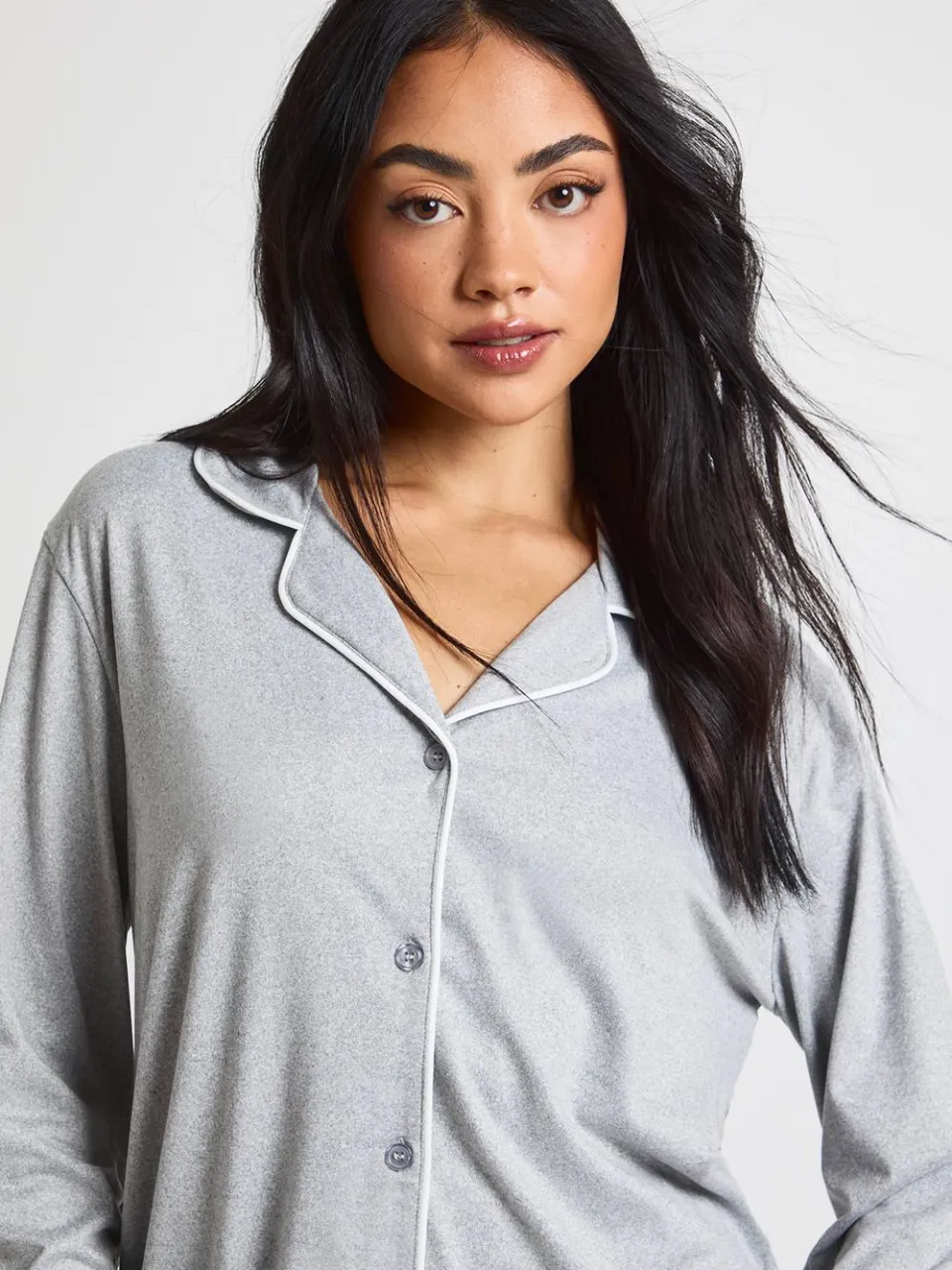 boohoo Dames Pyjama-set met lang mouwen overhemd en korte broek met jersey piping detail grijze mergel, foto 4