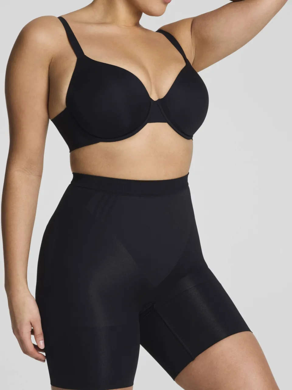 SPANX SPANXsculpt™ GoFigure seamless sterk corrigerende Mid Thigh short - zwart, foto 4