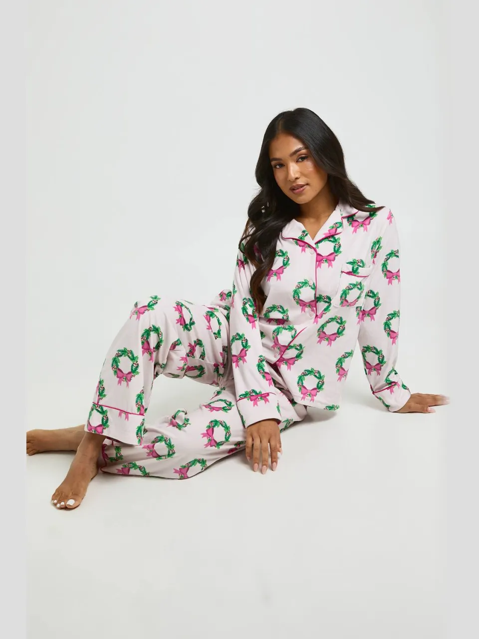 boohoo Dames Petite Super Zachte Krans Print Pyjama Set Met Shirt Met Lange Mouwen & Broek lichtroze, foto 2