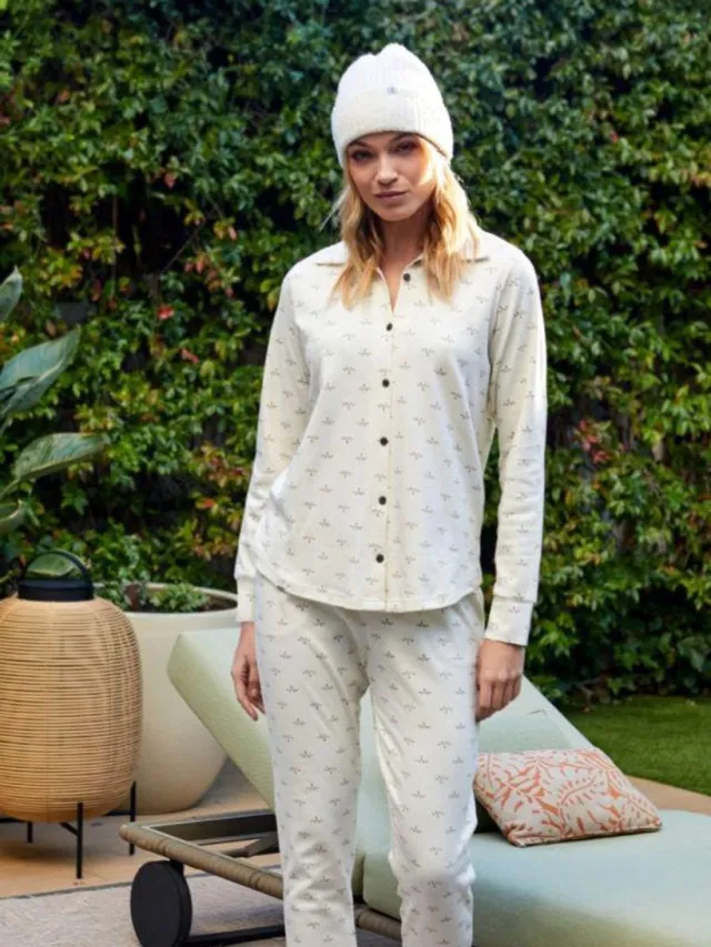 Barandi Dames Pyjama – Toscane – Doorknooppyjama in zacht katoen – Crème met subtiele print ecru