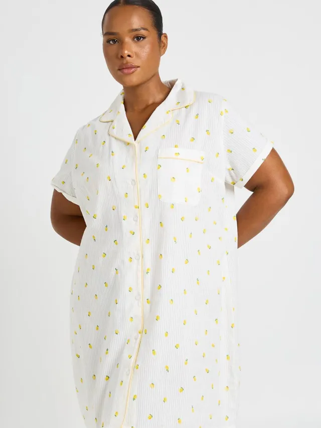 boohoo Dames Plus Citroen Wafel Print Nachthemd Wit
